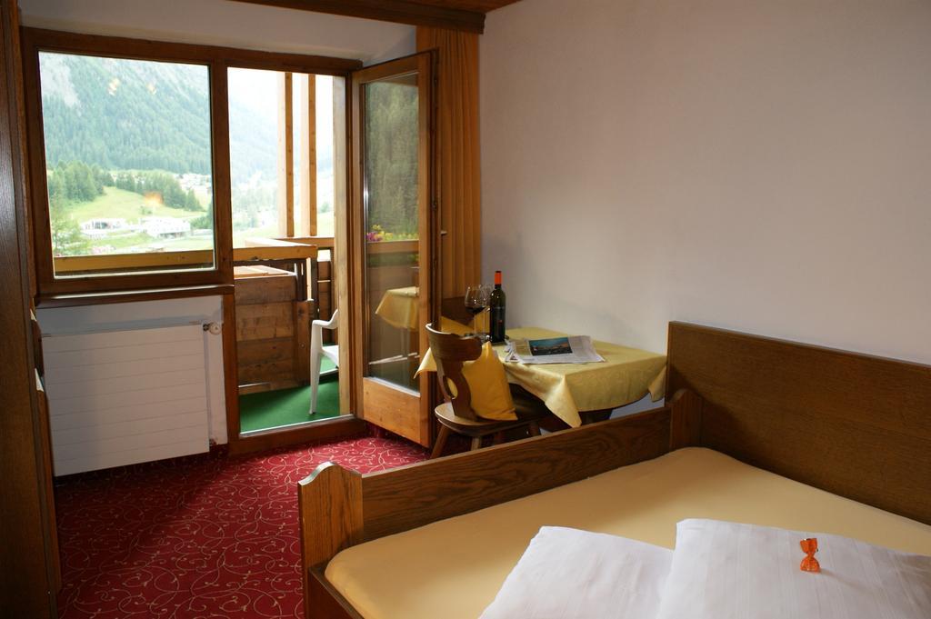 Sonnenhotel Soldanella Sonneck سامنون الغرفة الصورة